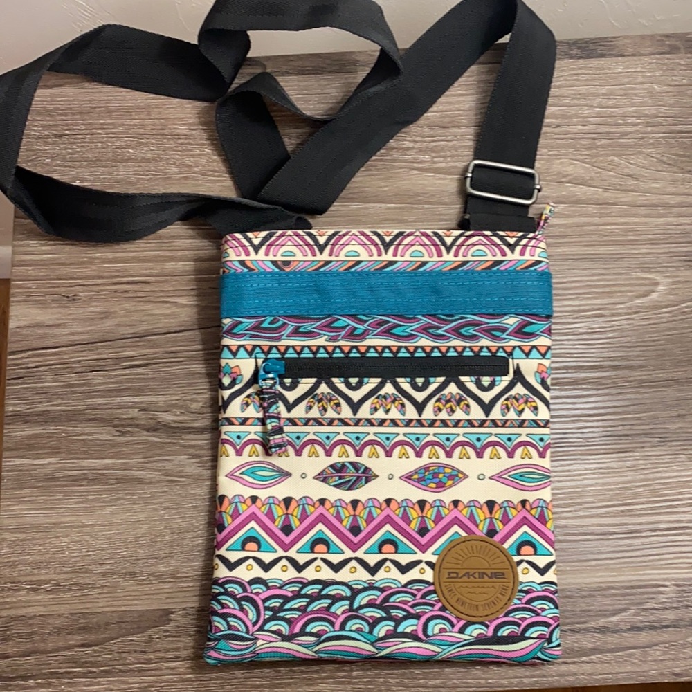 Dakine purse